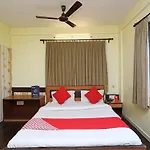 Oyo 7633 Jmc Inn